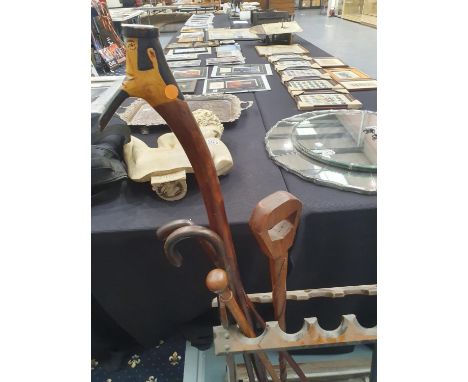 Collection of mixed walking sticks. P&amp;P Group 2 (£18+VAT for the first lot and £2+VAT for subsequent lots) 