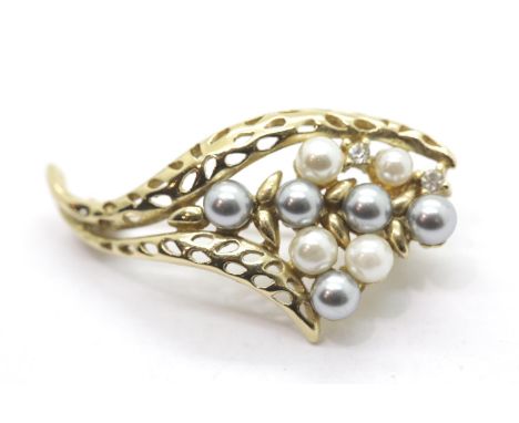 Pearl brooch in a Mikimoto box. P&amp;P Group 1 (£14+VAT for the first lot and £1+VAT for subsequent lots) 