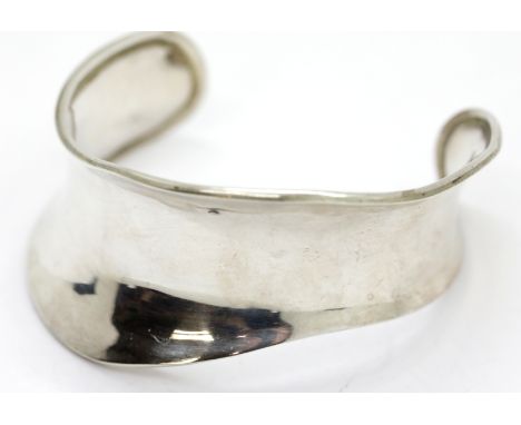 Vintage fancy slave bangle, W: 35 mm. P&amp;P Group 1 (£14+VAT for the first lot and £1+VAT for subsequent lots) 