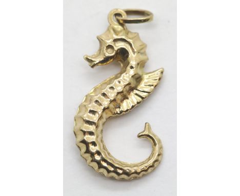 9ct gold seahorse charm. P&amp;P Group 1 (£14+VAT for the first lot and £1+VAT for subsequent lots) 