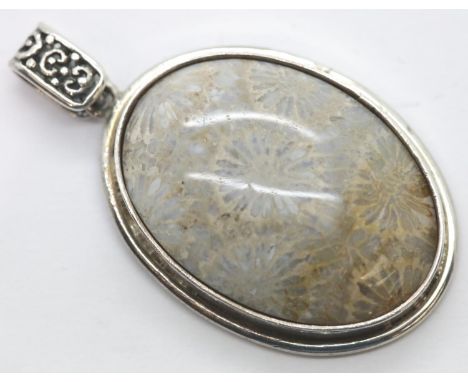 Large oval stone set pendant (presumed silver) 50 mm. P&amp;P Group 1 (£14+VAT for the first lot and £1+VAT for subsequent lo