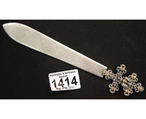 White metal and gold continental paper knife. P&amp;P Group 1 (£14+VAT for the first lot and £1+VAT for subsequent lots) 