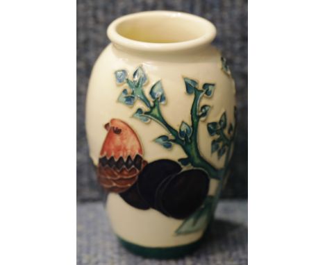 Moorcroft small fruit vase H: 12 cm. P&amp;P Group 1 (£14+VAT for the first lot and £1+VAT for subsequent lots) 