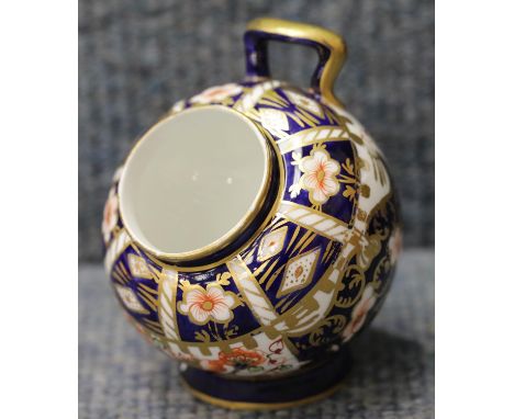 Royal Crown Derby Imari coal scuttle, H: 9 cm. P&amp;P Group 1 (£14+VAT for the first lot and £1+VAT for subsequent lots) 