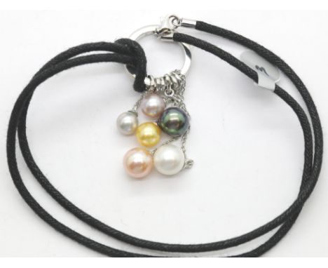 Ladies fancy drop pendant necklace. P&amp;P Group 1 (£14+VAT for the first lot and £1+VAT for subsequent lots) 