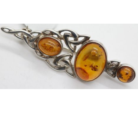 Amber three stone ornate brooch. P&amp;P Group 1 (£14+VAT for the first lot and £1+VAT for subsequent lots) 