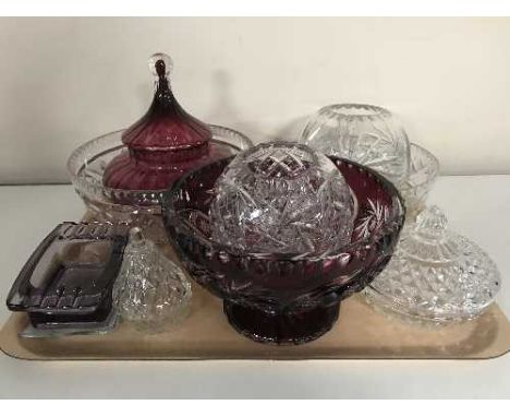 A tray of crystal vases, bowls, etc 