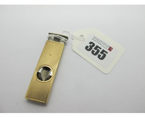 A 9ct Gold Cigar Cutter, with engine turned decoration, 5.2cm long. 