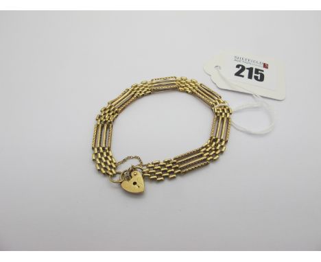 A 9ct Gold Gate Link Style Bracelet, to  heart shape padlock style clasp, stamped "375" (8.5grams). 