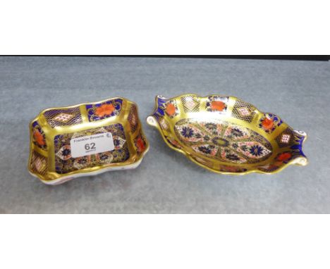 Two Royal Crown Derby Imari pattern 118 trinket dishes, together with a Minton Haddon Hall fruit bowl, (3) 