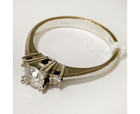 18CT WHITE GOLD 3 STONE DIAMOND RING - CENTRE STONE APPROX 0.25CT - SIZE K-L 2.8 GRAMS APPROX