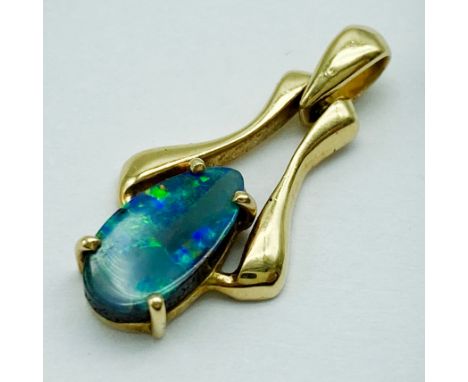 14CT GOLD &amp; OPAL STONE PENDANT