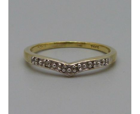 A silver gilt and wishbone ring set with six diamonds, L 