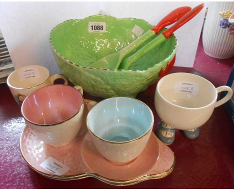 A Malingware leaf pattern salad bowl and servers with moulded lobster and claw decoration - sold with a Carltonware footed mu