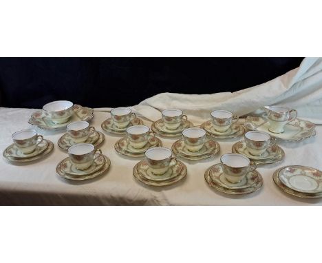 39 piece Berwick Spode Copelands China tea set with gilt lace & flower design 