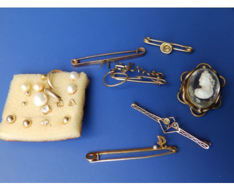 Various pairs of earrings together with two gold pendants.