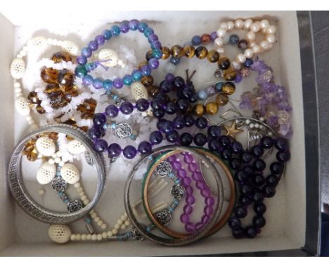 A malachite bangle, quartz beads and other jewellery items.