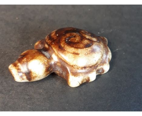 A 20thC Chinese stained jade pendant carved as a turtle.