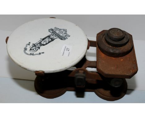Set of scales with ceramic plate 'Justitia Virtutun Regina'