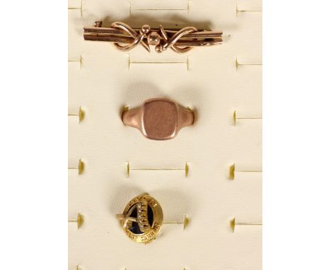 A Victorian 9ct rose gold bar brooch, a 9ct gold and enamel brooch and a 9ct rose gold ring, 10gm 
