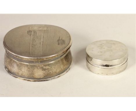Two silver trinket boxes, Birmingham 1954 with engine turned decoration and London 2005