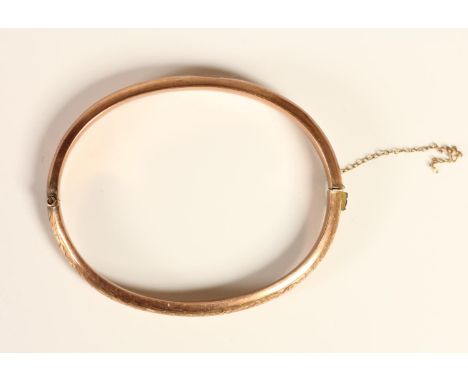 A 9ct rose gold hinged bangle Birmingham 1913, with engraved floral decoration, 6.3gm 