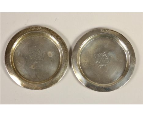 An Edwardian pair of silver trinket dishes, London 1902, initialed, diameter 8.5cm, 2oz 