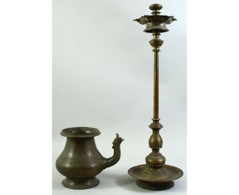 A LARGE 18TH CENTURY INDIAN BRASS OIL LAMP, together with a brass ewer, (2).