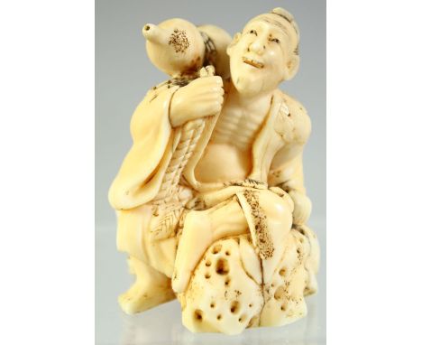 A SMALL JAPANESE CARVED IVORY OKIMONO of a figure with a gourd shape water flask on his shoulder, 4.5cm high.