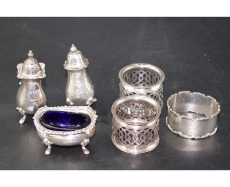 Collection of sterling silver table items to include 3 serviette rings, 2 pepperettes and a salt cellar, all with various Eng