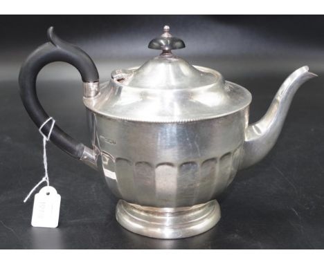 George V sterling silver teapot Sheffield 1932, makers Viners Limited, (weight 495grams approx).