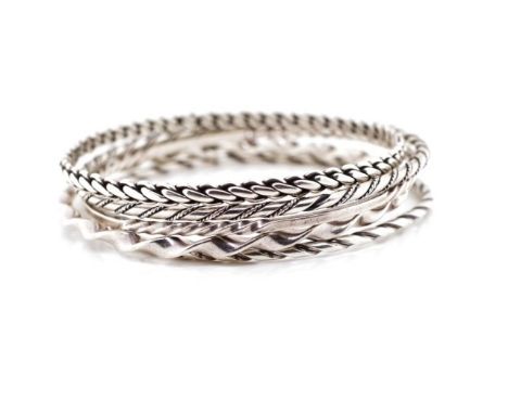 Silver bangle group for silver Alberto Valladares Gomez and one other with silver Mexico marks. Two are unmarked. Approx weig