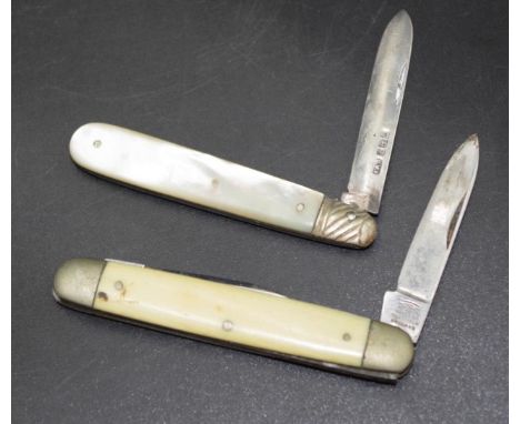 George V sterling silver blade pocket knife hallmarked for Sheffield 1914, Mother of Pearl encased handle; together with a vi