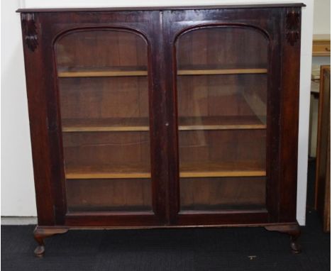 Vintage 2 door bookcase with adjustable shelves, 133cm wide, 30cm deep, 123cm high approx