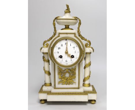 A late 19th century French ormolu and alabaster mantel clock with pendulum, 34cm