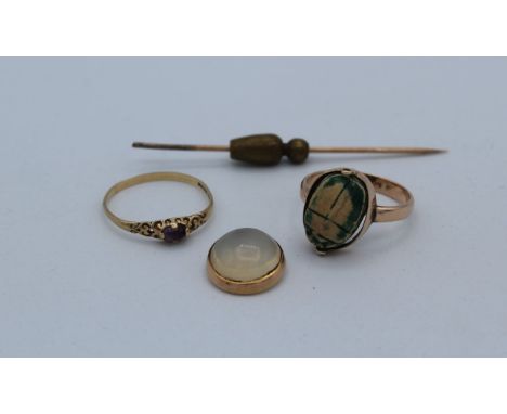 A collection of gold and yellow metal jewellery. Comprising a 20th century 9ct gold amethyst cabochon set ring ( size Q, weig