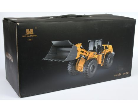 HuiNa - 1/14 scale 1583 Professional R/C Wheeled Loader with die-cast cab and bucket loader, complete with 2.4G remote contro