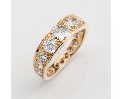 Yellow gold 750, 5.2 g. Splendid, extraordinary Alliance - Ring, all around set with 18 brilliants arranged in the course of 