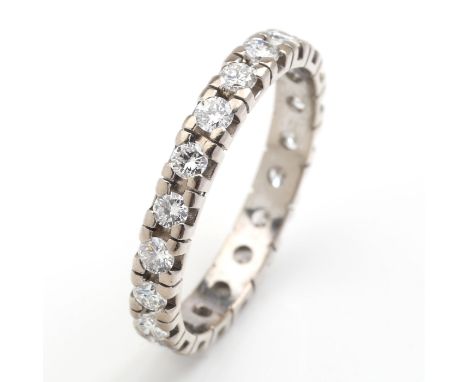White gold 750, 2.7 g. Classic Alliance ring, set with a total of 20 diamonds totalling 1.0 ct, H/VS. Ring size approx. 56.We