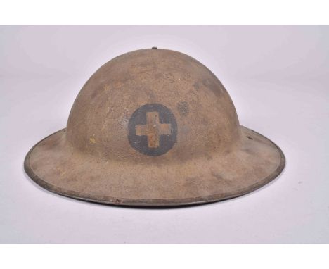 US- Casque britannique M-1915, pour la 33th Division de l’US Army. Coque en acier recouverte d’une peinture vert olive anti-r