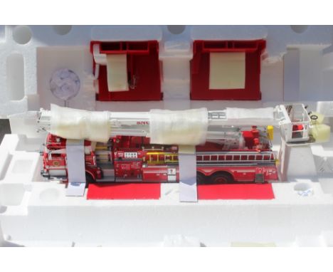 THE FRANKLIN MINT PRECISION MODELS, a boxed Pierce Snorkel 1:32 scale die cast model fire engine, appears unopened