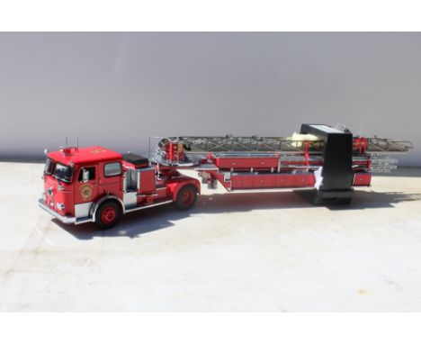 THE FRANKLIN MINT PRECISION MODELS, a boxed 1965 Seagrave fire engine model 1:32 scale die cast model