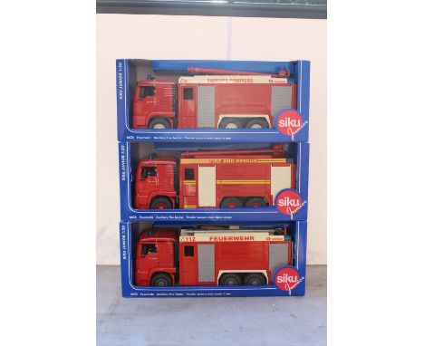 THREE ROAD SIGNATURE SERIES 'FORD' MODEL FIRE ENGINES, 1:18 scale die cast models (3)