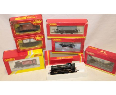 Hornby 00 gauge - R2940 "Trewavas Aggregates" tank engine, mint/boxed; R165 GWR tank engine in original box and five various 