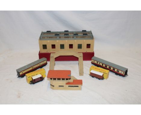 A selection of 00 gauge railway including two tinplate coaches, double engine shed (incomplete), Dublo footbridge etc.