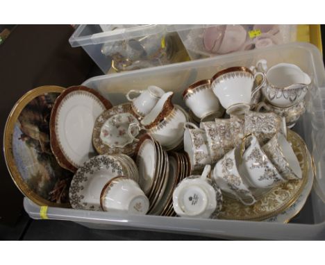 Box of decorative cups, saucers, milk jugs and plates 