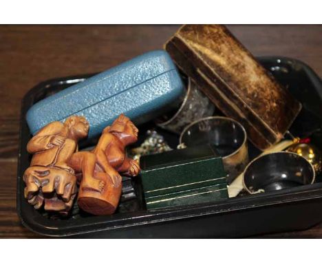 LOT OF MIXED COLLECTABLES
including silver plate, vintage jewellery cases, napkin rings, trinket box, etc