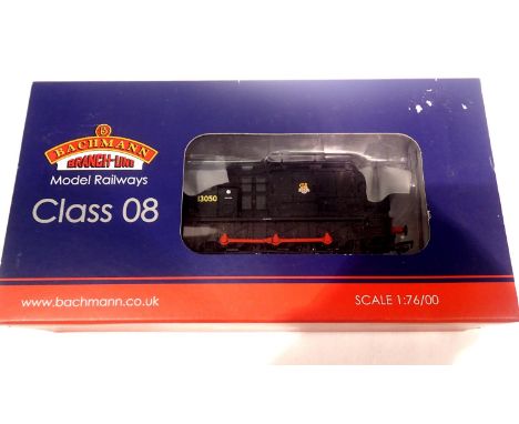 Bachmann 32-114A 08 diesel shunter 13050, BR black early creast. P&P Group 2 (£18+VAT for the first lot and £2+VAT for subseq
