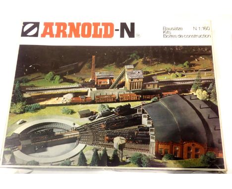 N gauge Arnold Turntable with kit built five stall roadhouse and three stall roadhouse with auto door closing. P&amp;P Group 