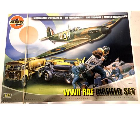 Airfix 06901 WWII RAF Airfield set 1/72 scale. P&amp;P Group 1 (£14+VAT for the first lot and £1+VAT for subsequent lots) 